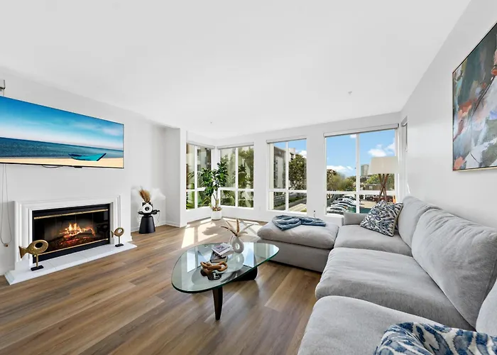The Turquoise Lounge - Chic 2Br Beach View Pool, Sauna